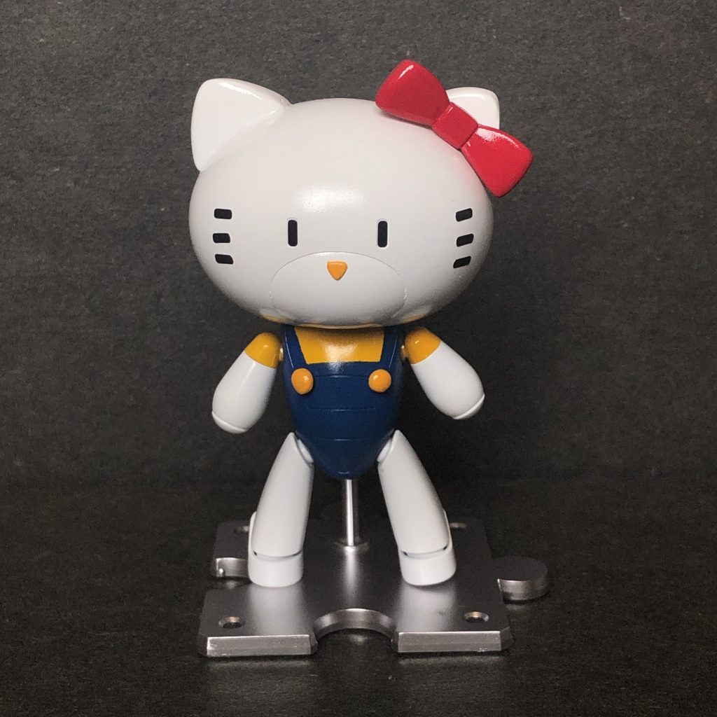 基本的にプチッガイです。
耳とボタンをエポパテで造形したくらいで、それ以外は全て基本パーツそのままです。

目とヒゲは、8つある目のシールをそのまま使っています。

キティが体が箱形からAに近いラインに比べて、プチッガイは逆Aなので、色合いのぱっと見は近くてもその後違和感が凄く強い感じになりましたｗ