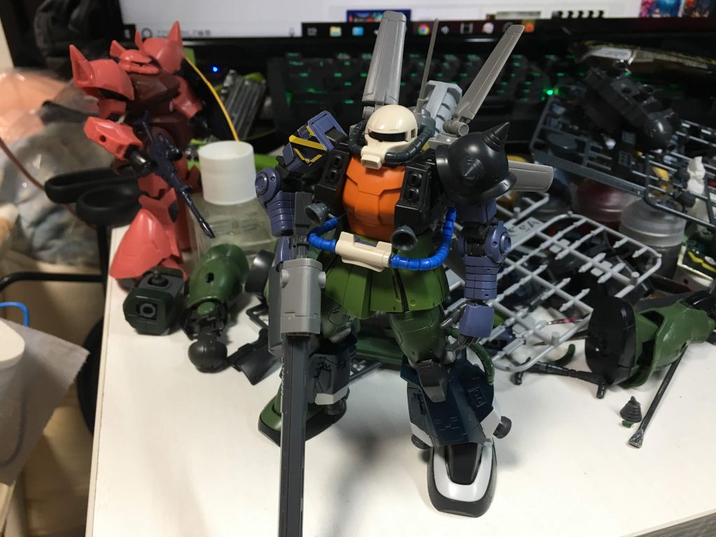 胴:サイコザク・頭:F2ザク・腕:オリジンザク1・足:オリジン高軌道型ザク・腹のパイプ:リバイブグフ