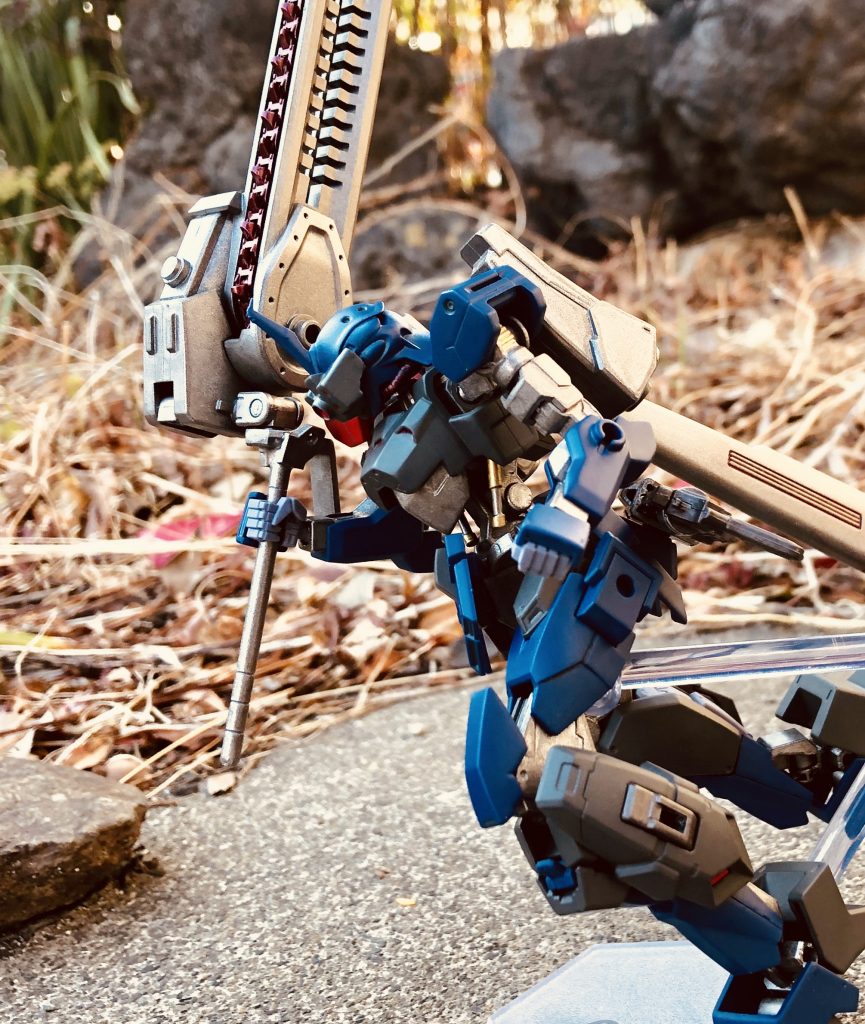 雷のルーンを複数刻み刃を高速回転させて切れ味を増した。更に魔導カートリッジを組み込んだ事により戦闘継続時間を伸ばし、雷の魔法を使用可能にした。