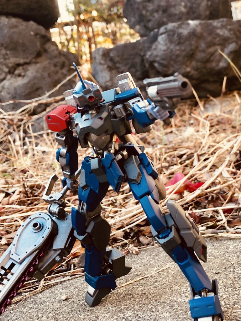 ヴェンフィルドリボルバータイプの魔導砲。中折れ式であり、従来よりも威力が強化され機兵にダメージを与えられる様になった。だが与えられるとは言っても軽操兵に対してであり、機装兵・重機兵には従来の魔導砲と同じく怯ませる程度に収まっている。