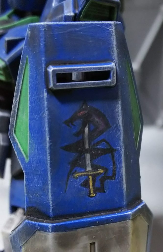 シールドのエンブレムアップです。