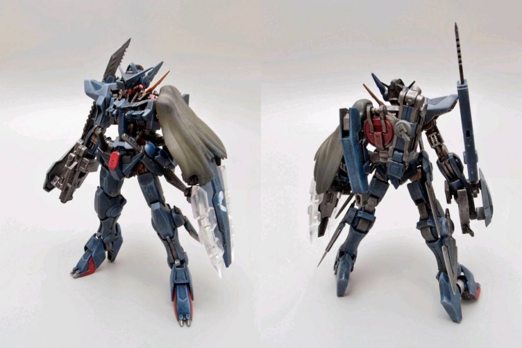 背部の円盤状のパーツがサブリアクターと推測される。膝下から足首までは装甲ごと別のフレームに置換されており、左肩や頭部右半分などは破損部を応急処置したままになっている。