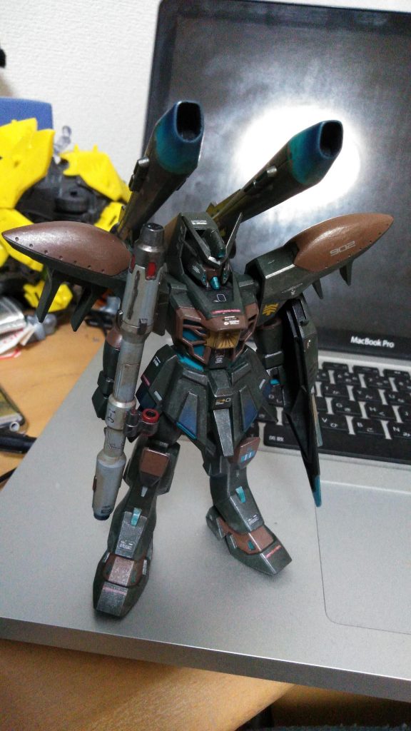 あ、今回はより兵器感を出したくて、汚しのほかにチタンとライトガンメタルでドライブラシしました〜(・∀・)