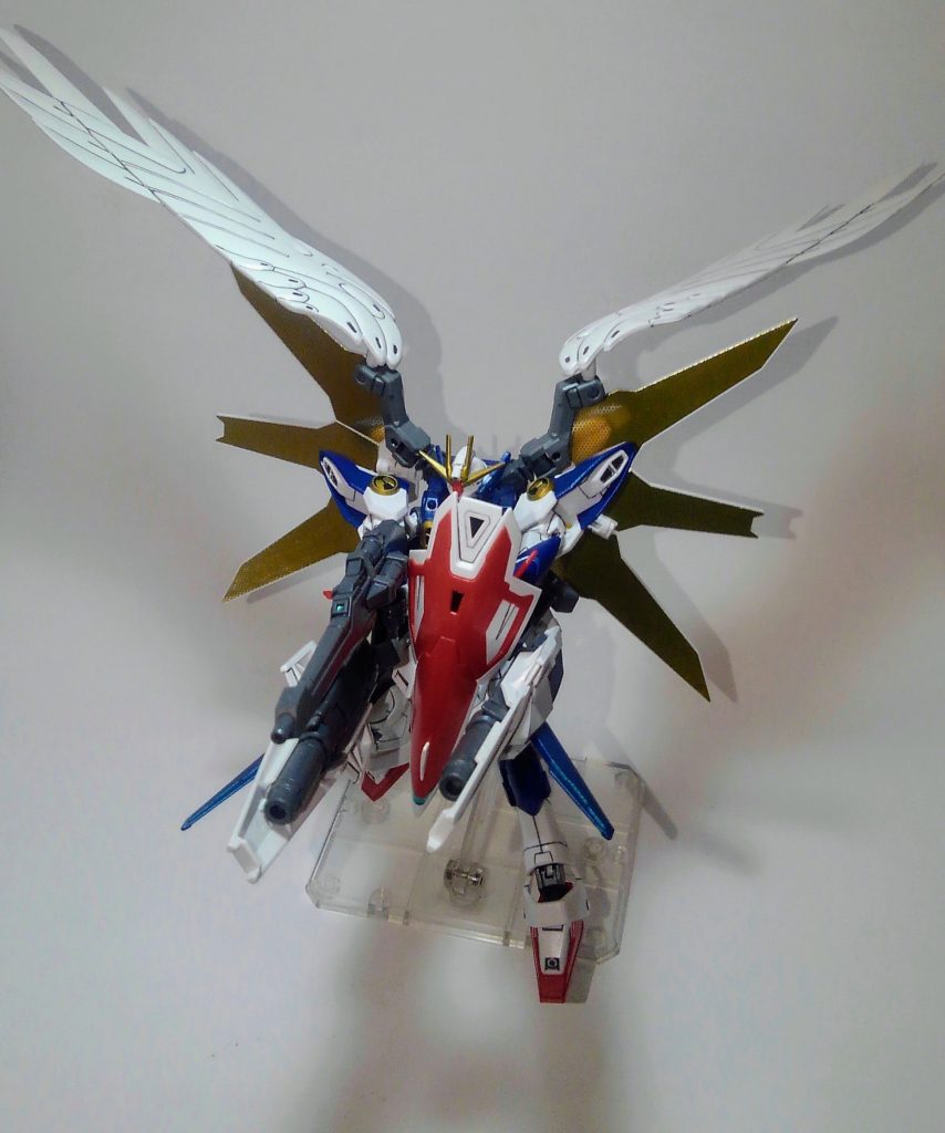 そして切り札の一斉発射。
ウイングの肩の可動が思いの外広いのでイメージ通りのポーズができました。
ちなみにバスターライフルとシールドは無改造です。