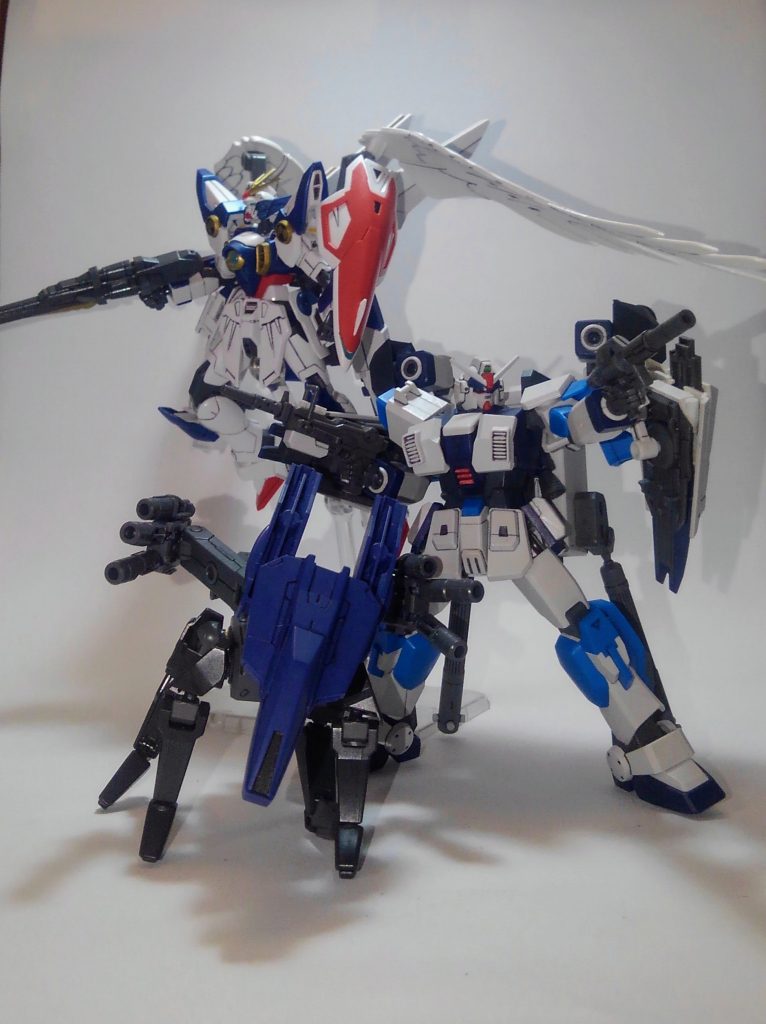 実はこの機体達、我が家のメンツ用として製作しました。
ほら、家族対抗ガンプラバトル大会とかありそうじゃないですか?w
この場合、アシスト機は同時操作になるんでしょうね。俺にはきっと無理だ(´Д`)
新型機もそれぞれ製作しておりまして、2機はまだ製作難航中・・・
年内完成を目標にしております!!
以上です。
ご覧頂きありがとうございました。
