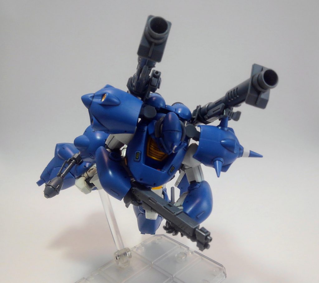 ガンダムはリバイブのものを使っていますのでゴテゴテさせてもそれなりに可動範囲はあります。肩アーマーも胴体アーマーからアームで接続しており、ボールジョイントを仕込んでいるのであまり妨げにはなりません。