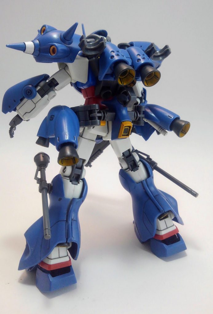 後より。腰アーマーにはガンダムのビームサーベルを内蔵出来るようにしました。ケンプファーのパーツは内側の加工に手こずり、見えないからといって処理は雑にwまたガンダムアンテナだけは差し替えにしました。ミキシングって難しいですね・・・本当はブラックサレナくらい見えなくしたかったのでした。以上です。ご覧頂きありがとうございました。