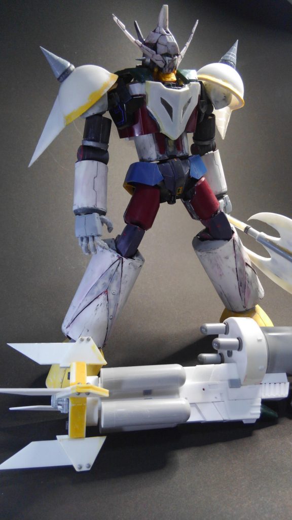 使用したキットは、グレイズアイン、レギンレイズジュリア、ギラドーガ、旧キットガンキャノン等です。頭部は、レギンレイズジュリアのC1-21のパーツを中心に作っています。