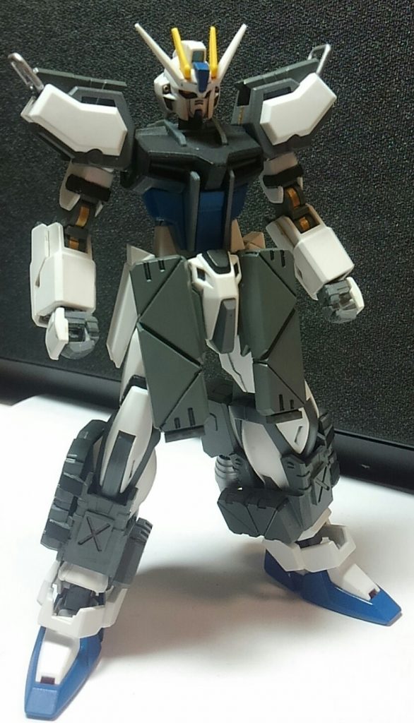 バックパック,ホバーユニット,胸部装甲は着脱可能です