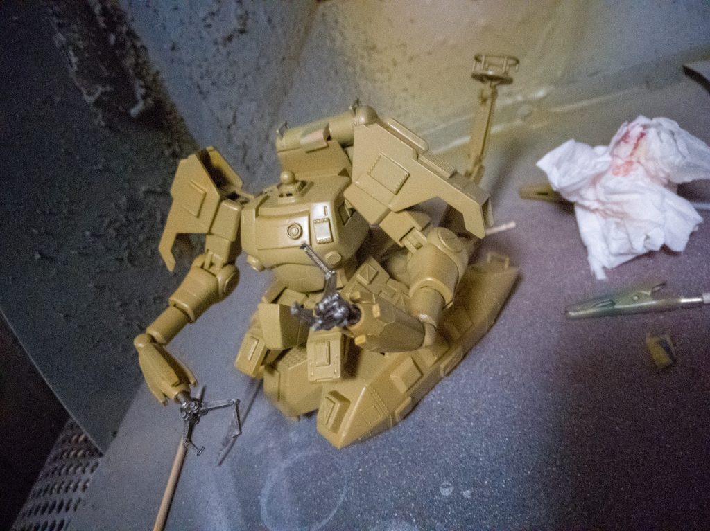 ザクタンクといえば砂漠迷彩ですが、この状態でシャドウ入れてもかっこよかったかもしれません。
だってエアブラシ買ったから雲形迷彩試したかったんだもん。