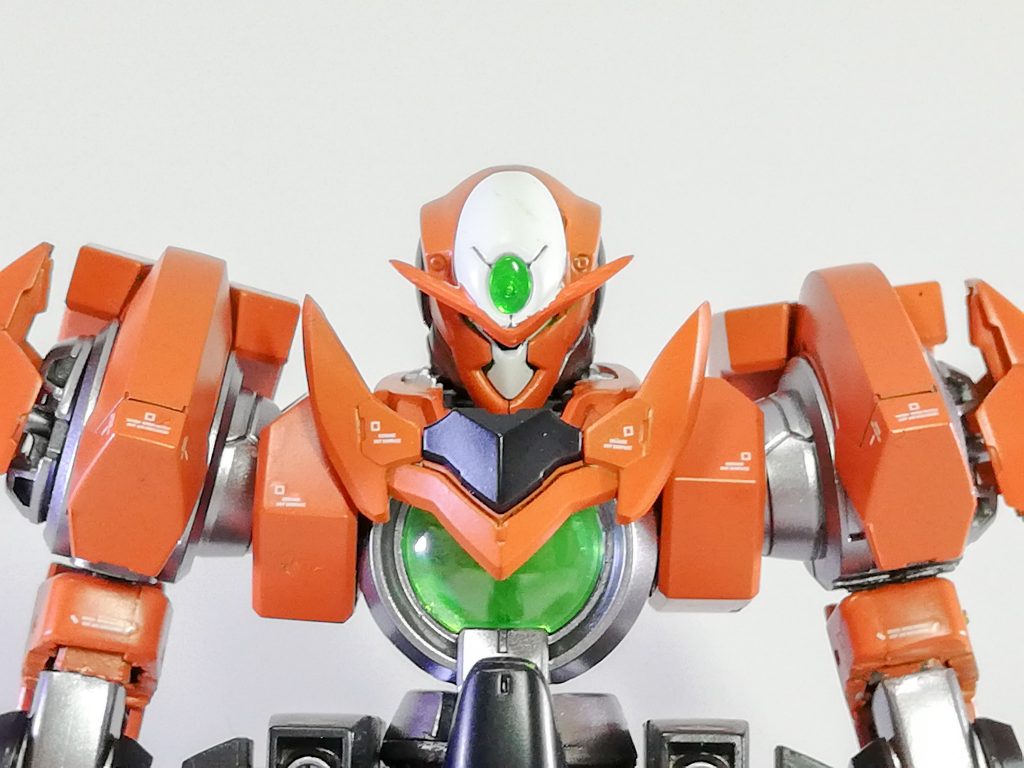 センサーやメインカメラは紫だったものを緑に塗りました。