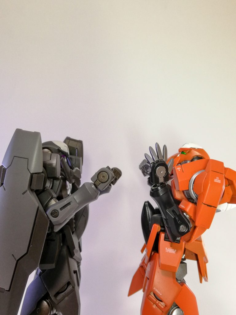 無改造機と可動範囲の比較。
自分で撮ってて、なんてわかりづらいんだと思いましたねはい。