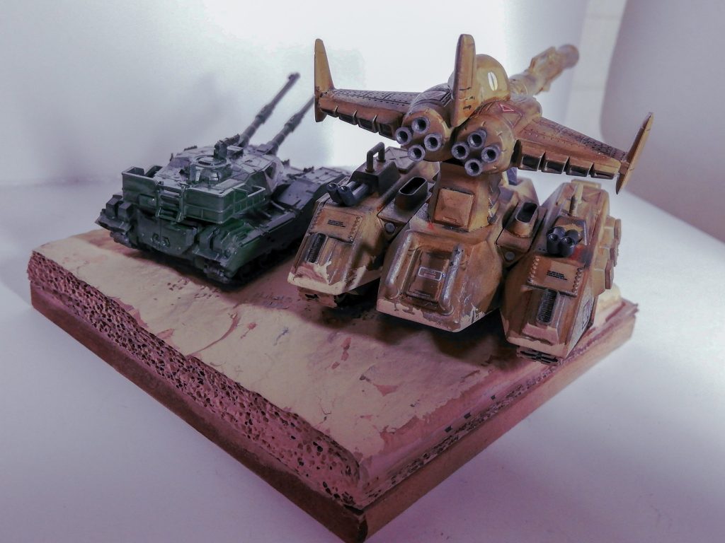 この61式戦車はIGLOO2の重力戦線セットに入ってます。「61式戦車にザクバズーカをぶっ放して飾ろう!」という狂気に満ちたジオニスト向き情景模型です。結構安売りされてるのでみなさんも61式戦車を爆発させて遊びましょう。