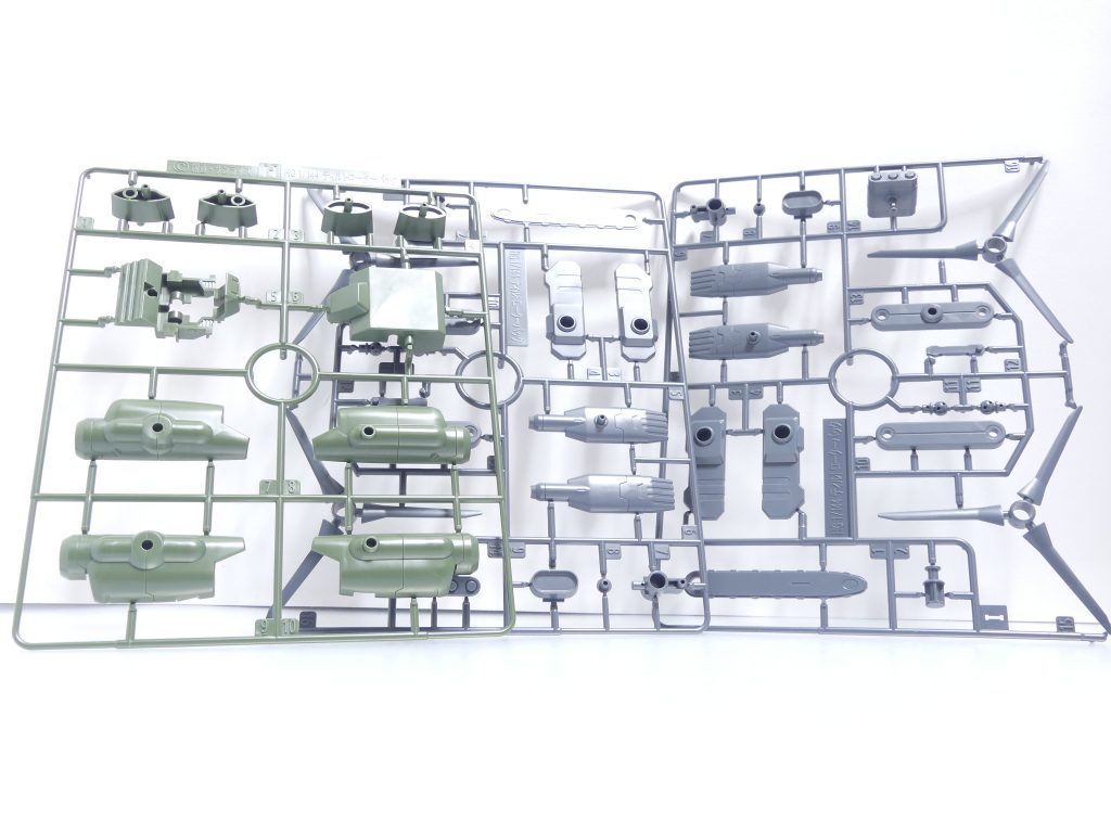 ということで今回はティルトローターパック。ロンメル隊長の武装なのでロンメル隊長に出てきてもらいました。キット上はグリモアレッドベレーの拡張用キットですが、肝心のグリモアは旧ＧＵＮＳＴＡ時代に使用してしまったので今はありません。それ故にアルザスのネイキッドに「第三者評価」をと。ランナー。グレー部分は通常のＰＳ。