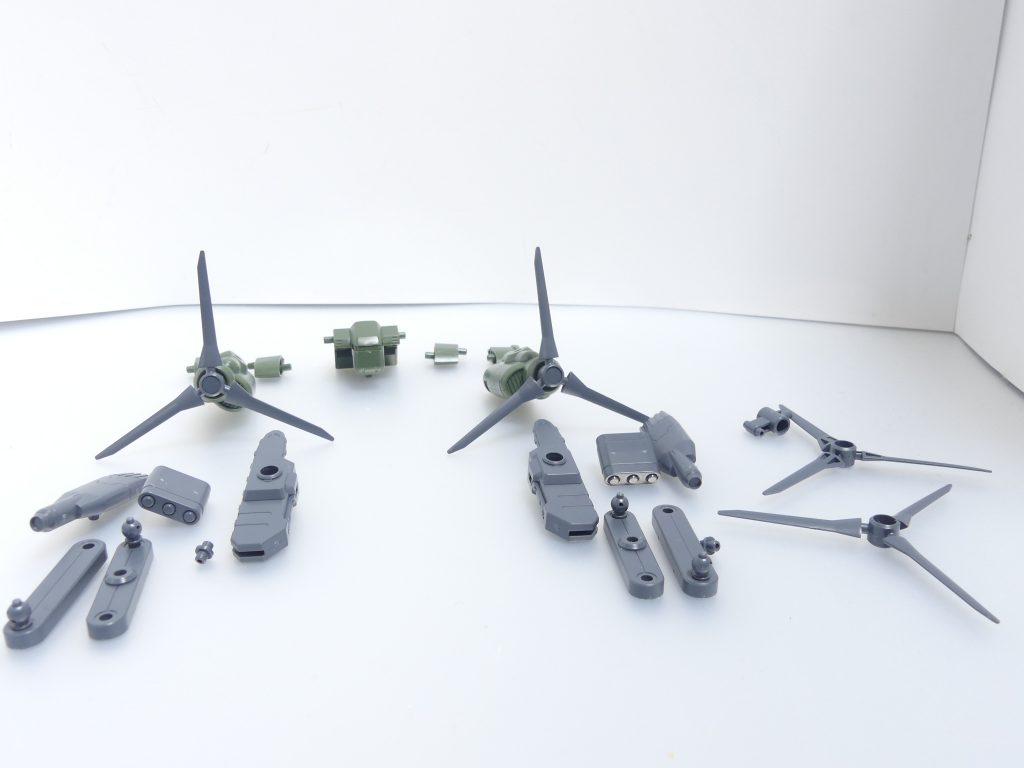 ･･･ということでさらに細かく分割。翼部分は２パーツ分割で短縮可能、本体とチェーンソーを繋ぐアーム部分は短いジョイントパーツを介して二分割可能。本体とアーム、アームとチェーンソーを繋ぐボールジョイントも外すことができます。応用範囲は広いですが、ローター部分は専用軸になっているため余剰ローターは接着するしかないのが難点。余剰だから仕方ないのだけれど。