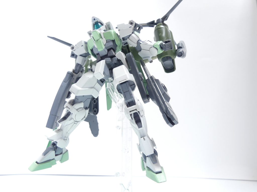 ティルトローター：大気圏内の状況下において空中にとどまるホバリングが行えるほか、通常の推力装置と組み合わせて独特なマニューバを描く。グリモアレッドベレーには飛行スキルを追加する。飛行スキル：ＧＢＮ内のガンプラは各ガンダムシリーズの設定やビルダー独自の設定もあり、大半が大気圏内飛行可能なものとして設定されている。ただし、主に宇宙世紀作品などで「設定」にこだわる場合や別の理由などで飛行「できない」・「させない」設定を選択することも可能。グリモアレッドベレーなどの他、フォース・「ビルドダイバーズ」のモモカプルがそれである。キャノン･ミサイルなど大半の軸は３ミリ軸ですが･･･今回の全ジョイントに共通して、（グリモアレッドベレーへの装備を考えたのか）軸が非常に短く設定されており、ボールデンシステムの１・２軸受け軸（ネイキッドの肩に使用しているもの）にはほとんどはまりません。それ以外への使用は問題ないと思います。