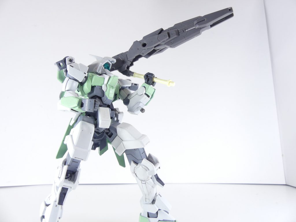 プラカード:何かを伝えたい時に使うプラカード。軸は2本、本体が一つ。組み合わせて無限に延長可能。シールはお好みで。初期プラカードと違い、00コラボには「自由に書けるシール」は付属していません。注意。なお、軸先はH型。バリスティックウエポンズ(第12改参照)のランスなどとも互換性があります。