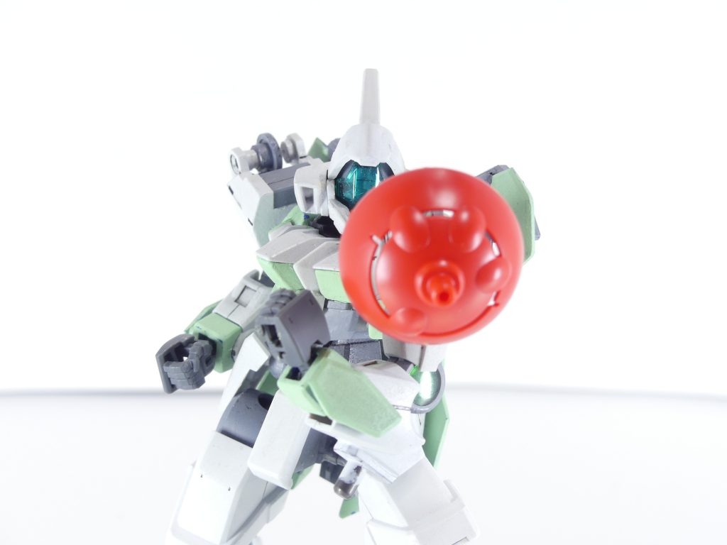 手つなぎパーツ:ママッガイ・各種アッガイと仲良く手を繋ごう。設定上丸い指。前後に3ミリ軸を有した、初期プチッガイ特有のパーツ。手に挿せばプチッガイ用の小型シールドとしても使えます。