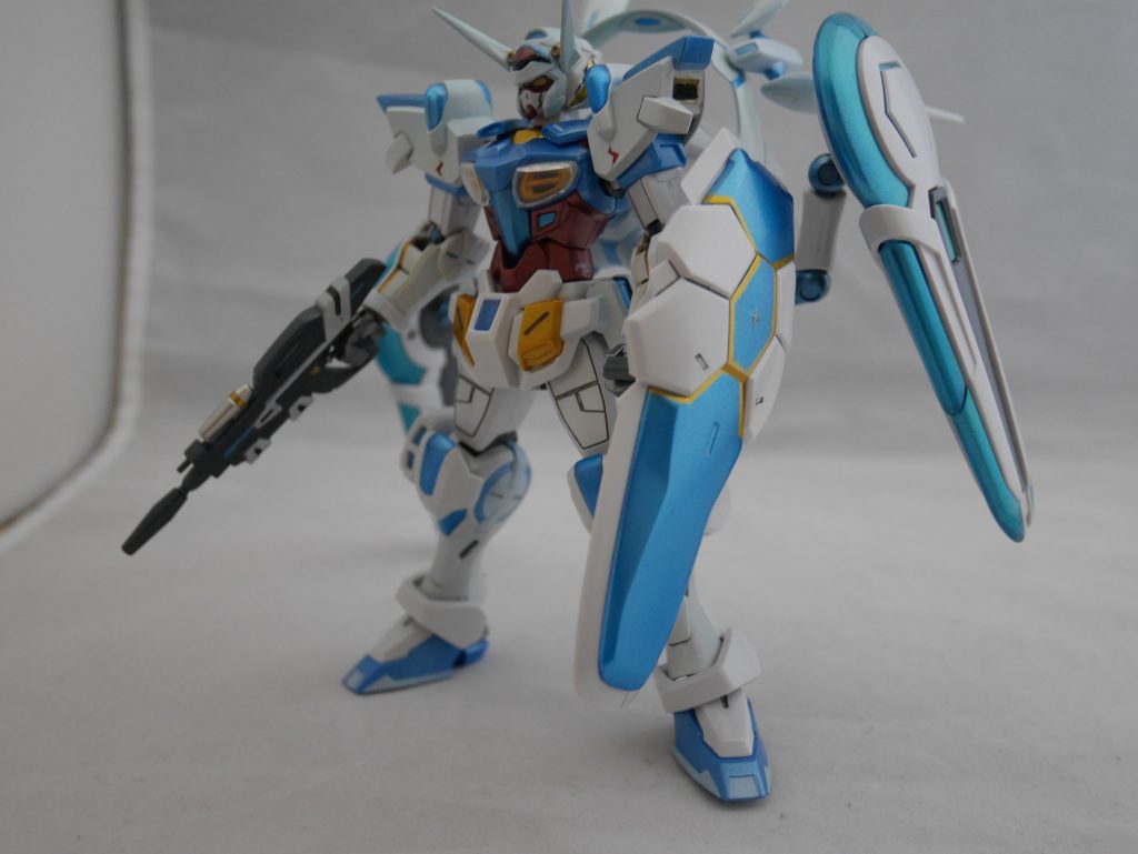 正面立ち
バックパックに重量があるため、自立は少し難しいです。
この場合はバックパックの片方を床につけてバランスをとっています。