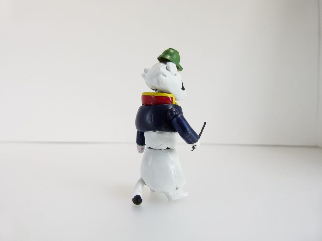 背中から。
放送開始前で資料は「プロローグ」と前･横･後ろの３枚のみ。
尻尾は可動しバランスを取ります。