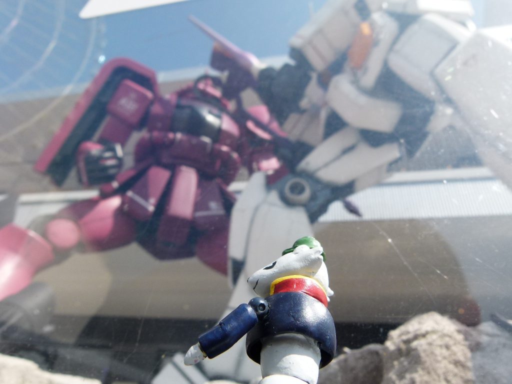 ＠大阪ガンダムスクエア。
旅行などの為、指揮棒を持っていないＶｅｒ．の手首も作っていました。
通常手首はプラ棒です。