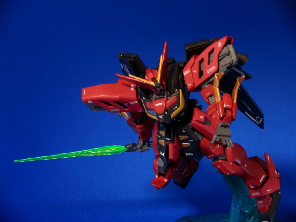 ビームサーベルはキットの刃を切り離し、ガンダムX用のサーベルエフェクトを使用できるように改造。