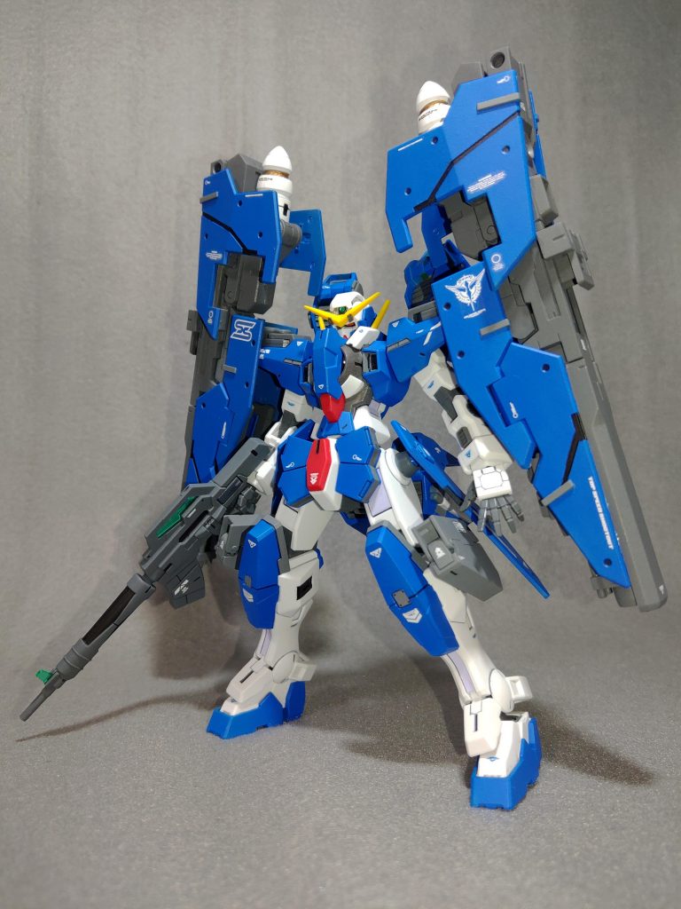 さて、長くなりましたが。如何だったでしょうか？（笑）

製作開始は実は去年末。
久々にガンプラ作って思いっきりデザインナイフを親指に突き立てて大怪我wwwwwww
痛い痛い言いながらの年明けに、そのままウイルス胃腸炎掛かって口から高濃度GN粒子がががｇ…

と、トラブルが続きましたが何とか完成できました。
皆様も刃物の扱いには十分ご注意ください。無理な切断はケガのもと。。。