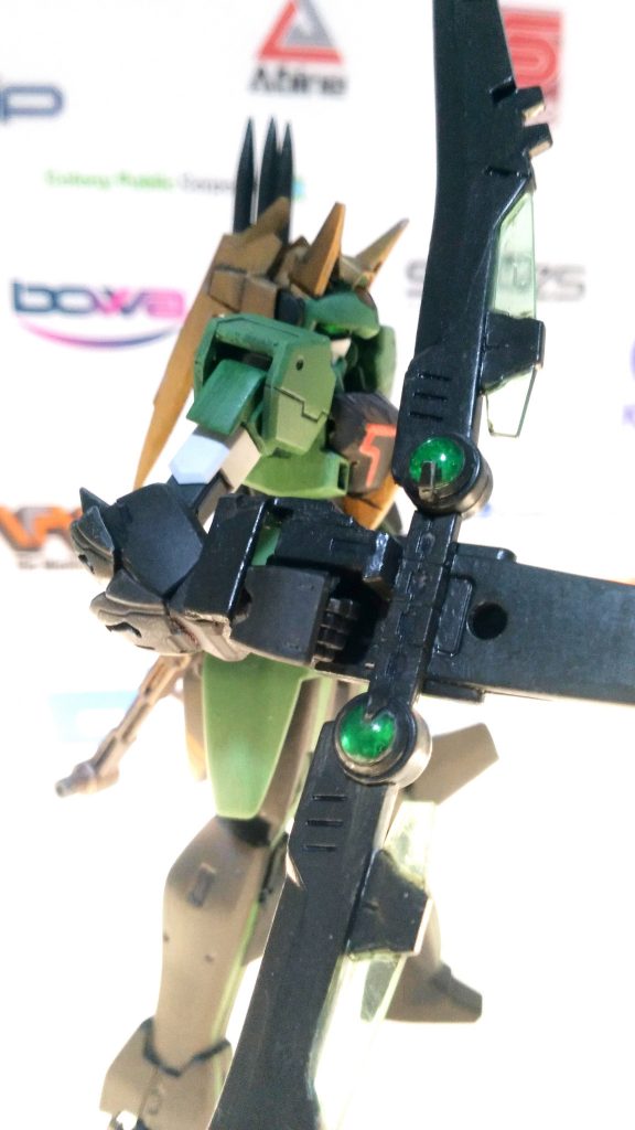 あとここまで誰も気づかなかったかもしれませんが、右手のガントレット部分は前回のプロトアーサーバエルで余った肩パーツから転用しました。
めちゃくちゃジャストフィットすぎて逆に目立たない。