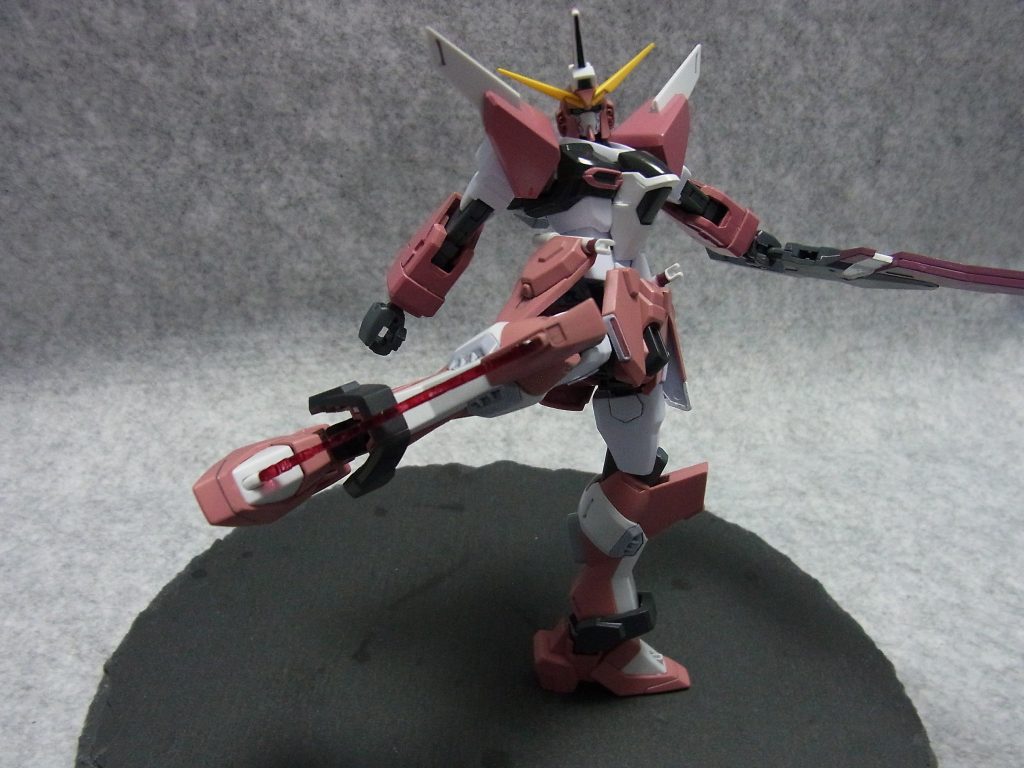 ライダーキッ……脚部のグリフォンビームブレイドを使った蹴りもちゃんとポーズ決まります。
ガードフレーム、素体としてめちゃくちゃ優秀な子では……。