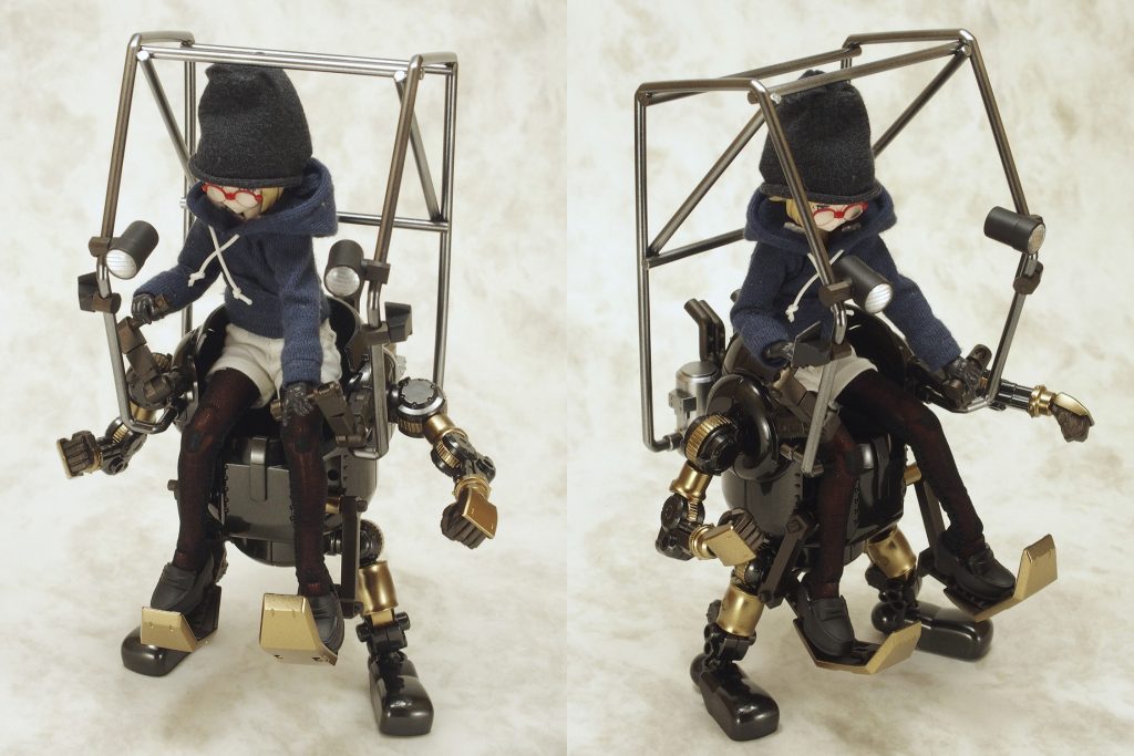 操縦と言うよりハンドルとペダルが手足に直リンクしていて
直感的に動かすイメージ。
*◆ポンコツ01と並んで。*