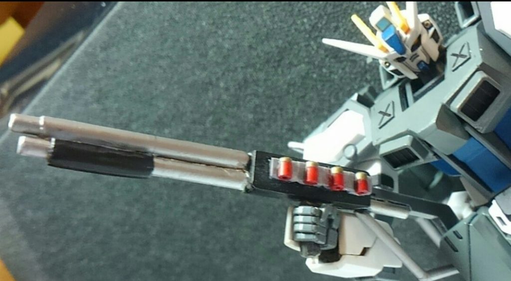 近~中距離戦用のショットガンです
ケンプファーを意識しているのとよりショットガンらしくするために、ストックを付けてみました