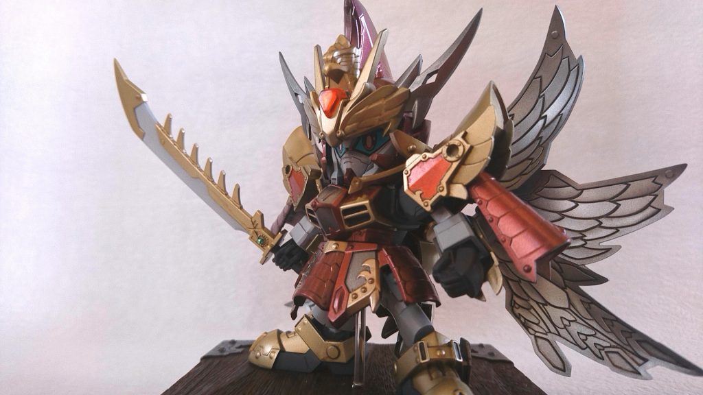 最近台座を作るのが楽しく、ホームセンターで買った板にコーナー金具で装飾しています。