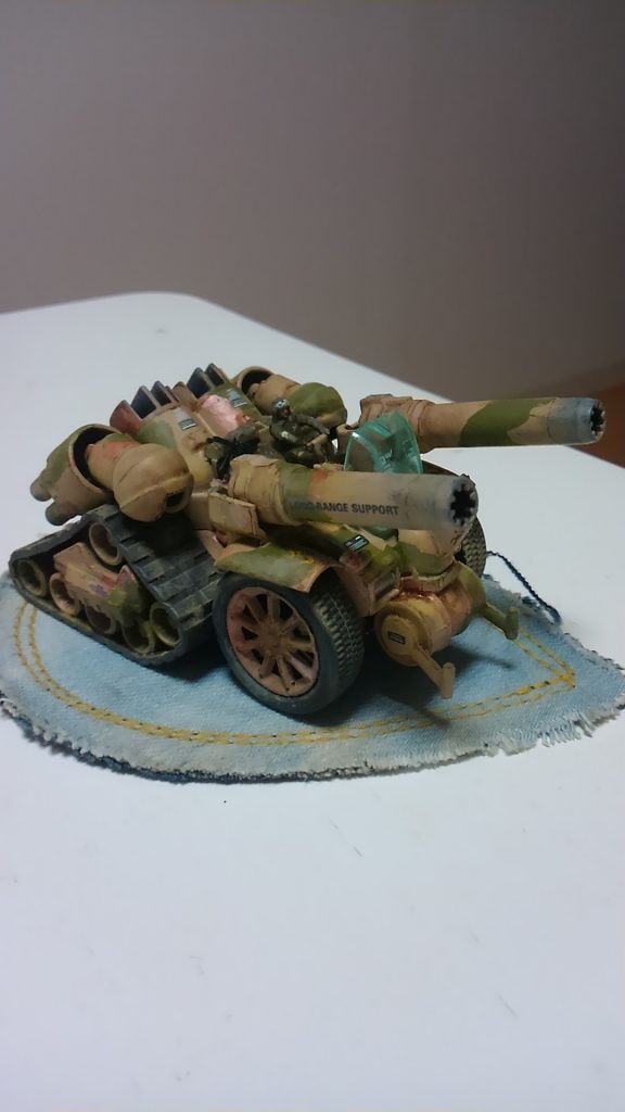 前輪のタイヤは百均のおもちゃの車のものを使ってます。なので内側はスッカスカw