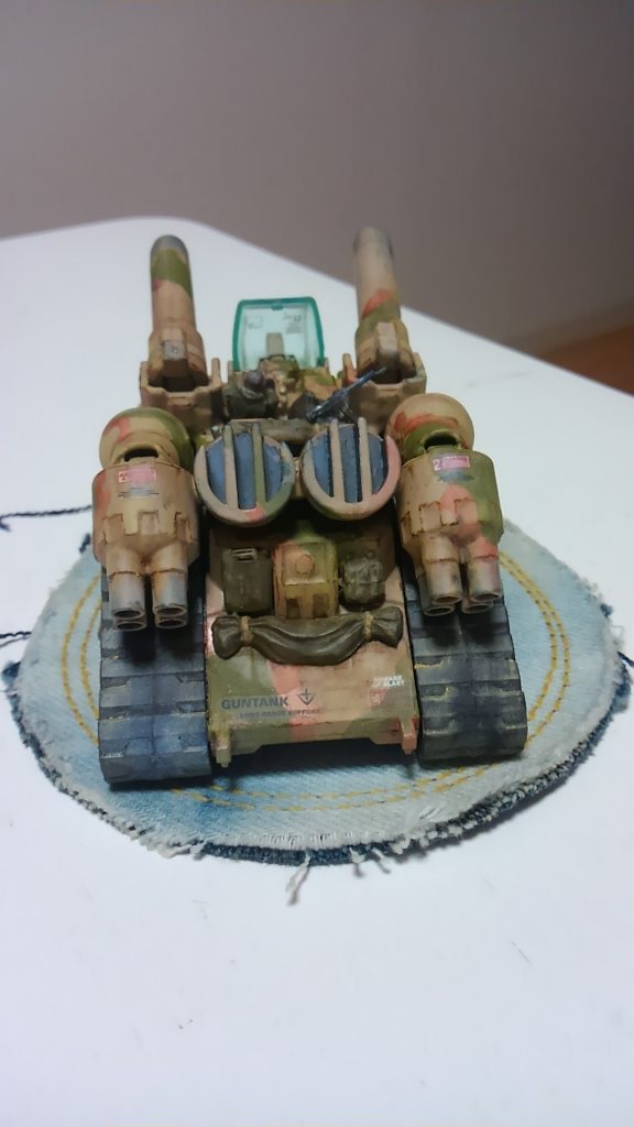 小物類は1/48スケールのものを。