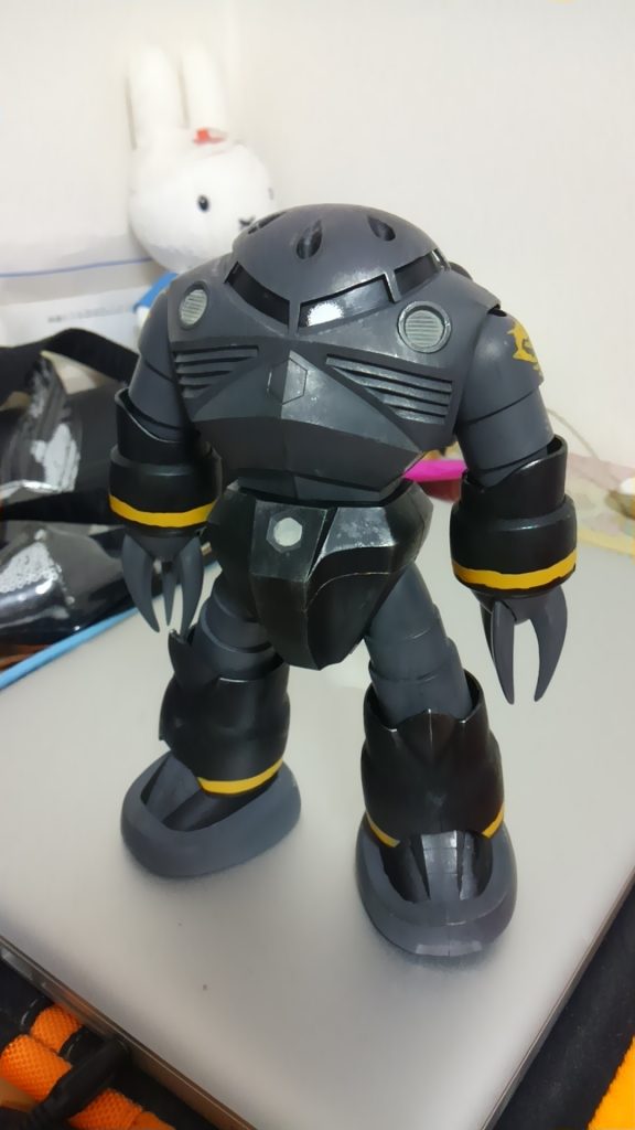 自分で作っといてなんですが、超カッコイイ…(๑•̀ㅁ•́๑)✧
ゴッグは潜水艦とか戦艦とかを意識して塗りましたが、ズゴックは戦車っぽく…まああくまでイメージとしてですが(・∀・)