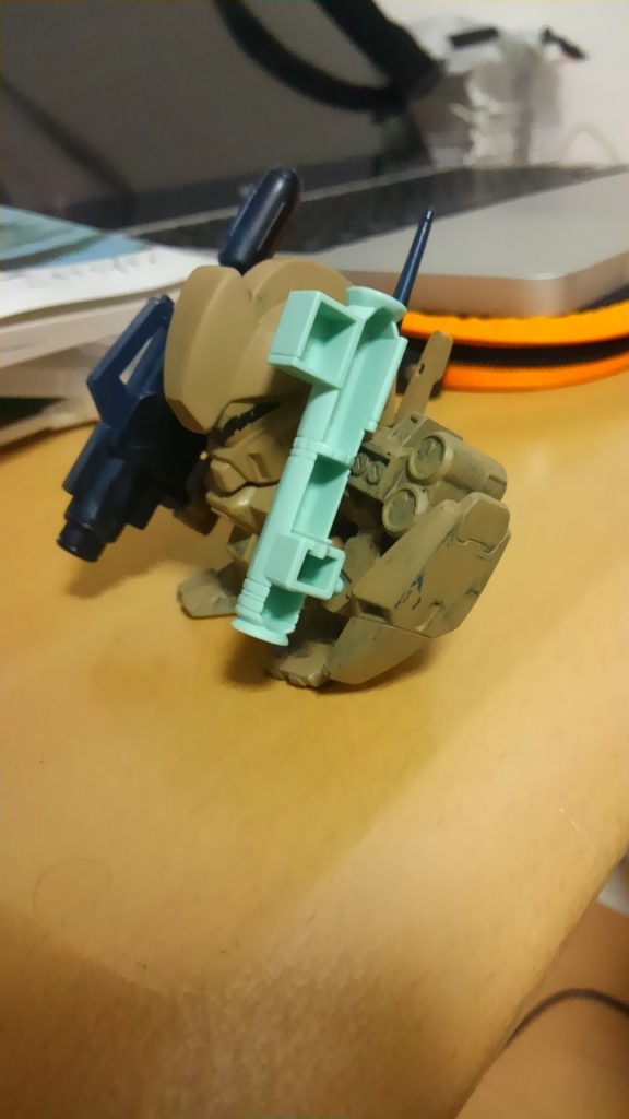 左手のバズーカは、肉抜き度合いがあまりといえばあんまりなので……、