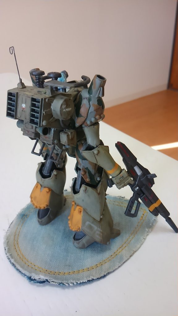 手首とライフルは1/100アストレイRFのもの。
1/144のバクトに対してはオーバースケールですが、それがまたパワードスーツらしさを出す一助になって…るかな?(・∀・)