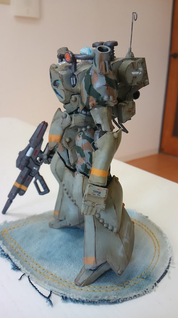 ヘルメットとかキャノピーとか、かぶせるか大分迷いましたが、中の人がよく見えるようにしたかったのであえて無しで。