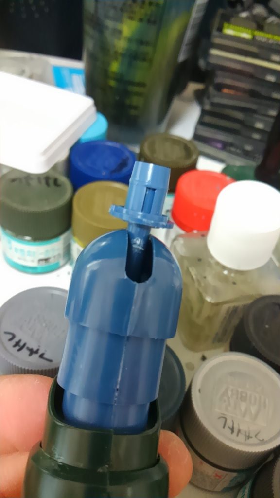 改造部位は、腕付け根に集中してます。
関節パーツの、ストッパーになってた箇所を削り……