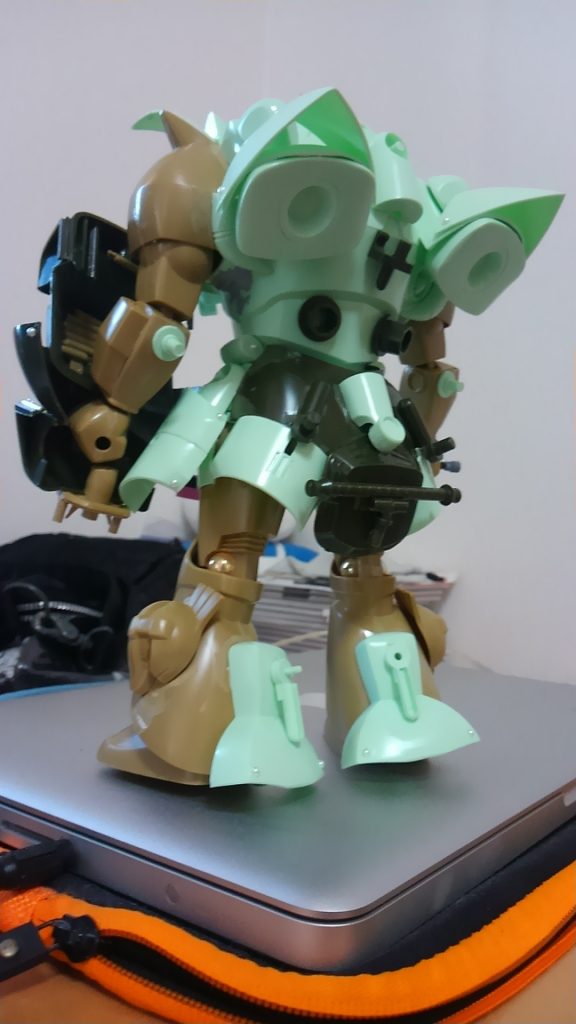 背中がゴテゴテして高機動感が出たのが嬉しい。