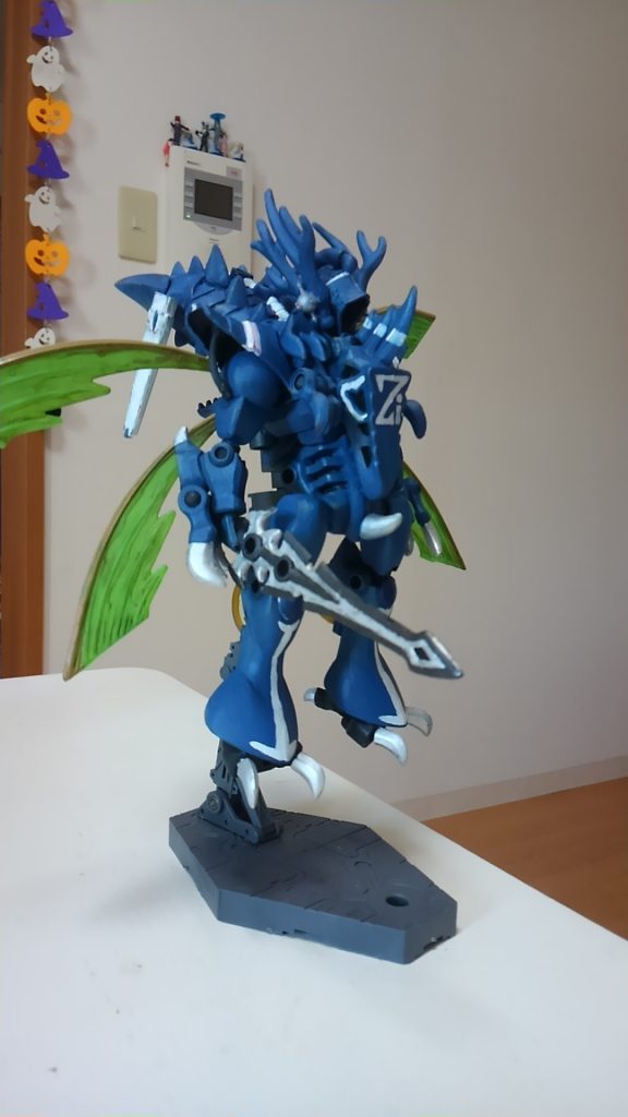 芯はHGUC古い方のギャンです。
アタマ、というか顔はフードを深くかぶってる雰囲気のイメージ。