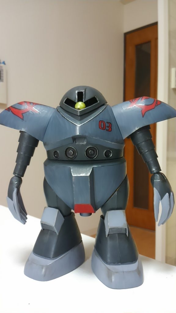 モノアイは大きい方が好きなのでそこだけ改造しました。