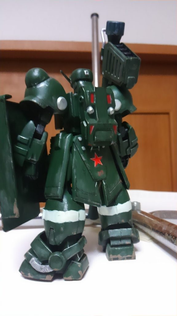 そもそもは…
機体あちこちに貼ってある赤い星のマーク、
このデカールが手元にありまして、これをロボットに貼りたい!という思いから作りました。
祖国は我らのために!