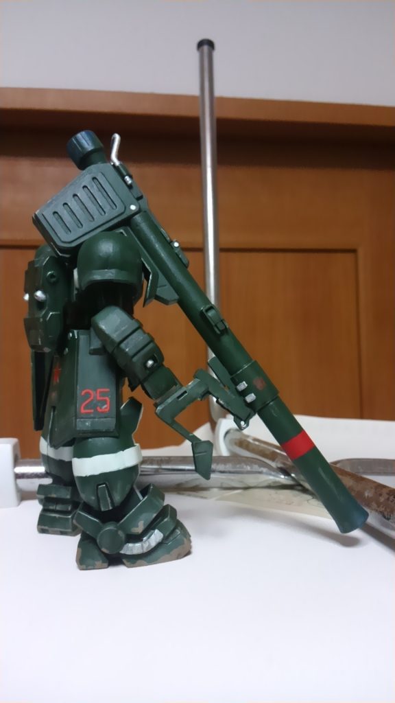 バズーカはMGガンダムのハイパーバズーカ。
パワフルさを出したくてあえてオーバースケールにしてます。
そのままだと持てないので、グリップにさらに持ち手を付け加えてます。