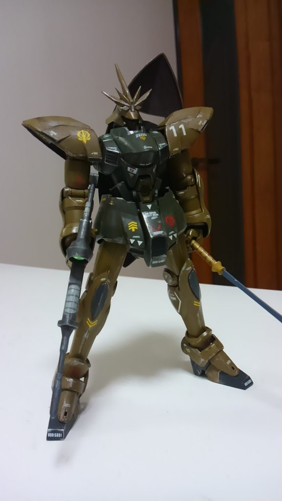 ヒザの意匠がゲルググに似てるんですよね〜