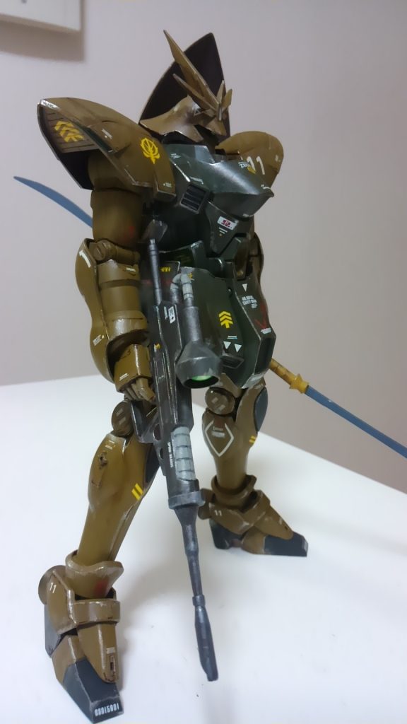 デカールはリアルタイプゲルググとMGゲルググのものを使ってます。