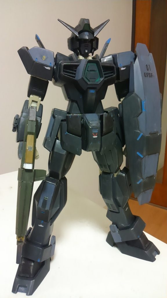 ドッズライフルはシタデルで塗って、本体との印象を変えてみました。汎用品というイメージ。