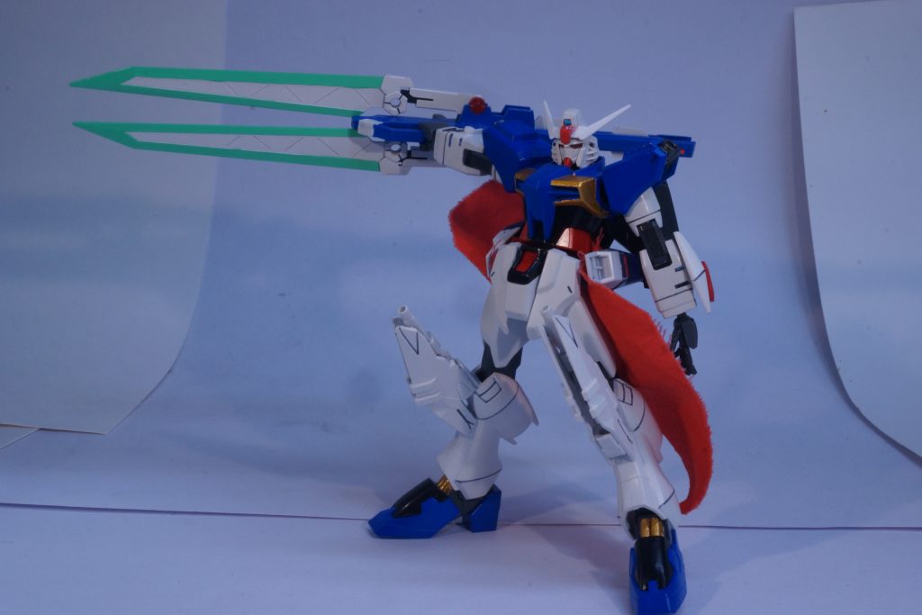 ポージングその5です。
カッコつけました... 登場のイメージです。マントのたなびきが、いい感じにできて良かったです(^^)