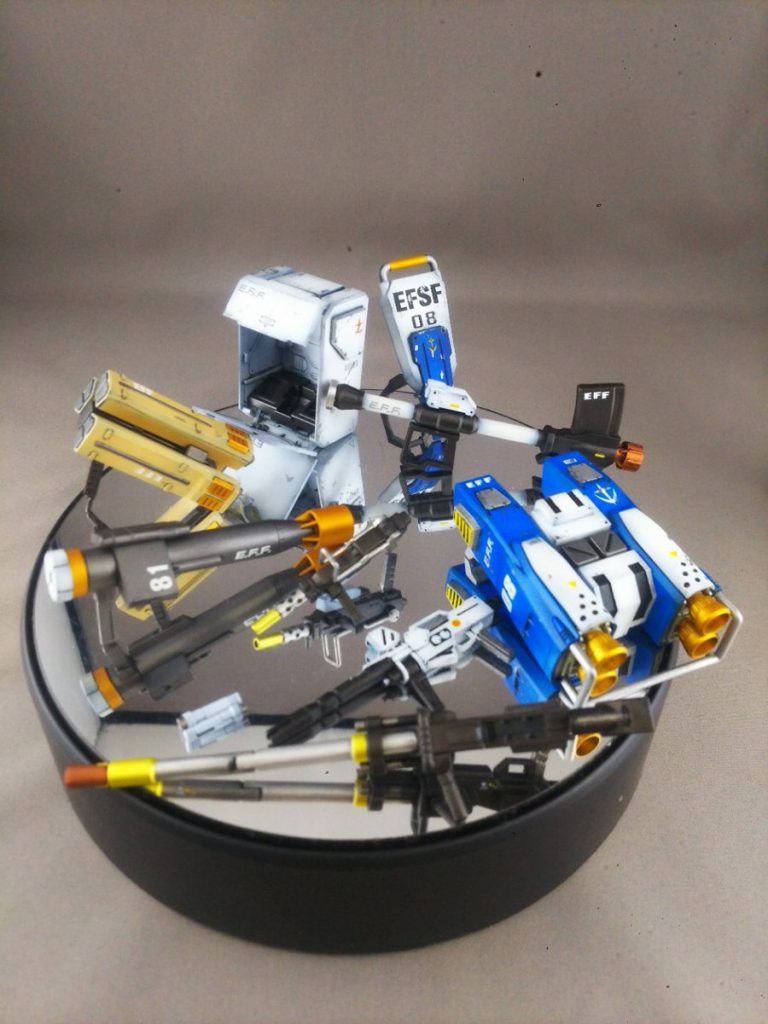 ずらりと並んだ装備。実に豪華なガンプラですね。