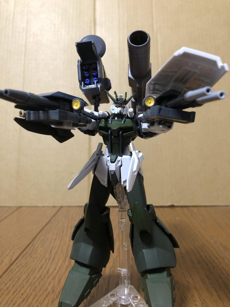 後方機のある意味の特権、
フルバーストアタック!
見てくれはダサいけどやってることはえげつない攻撃。
やはり射撃武器を乗せるとこれはやりたくなるよね。
・・・わかる人がいたらいいなぁ。
この機体は現在装備やパーツを製作中だ、
他のパックと対応パーツができたらその時にはまたこのガンスタにて投稿するのでよろしくな!